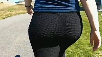 Sexy Milf In Leggings Exposes Her Big Ass Outdoors