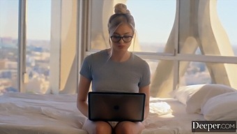 복종적인 앰버의 기묘한 욕망은 그녀를 더 깊은 복종으로 이끕니다