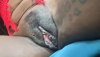 女性射精在抵达前的自制视频