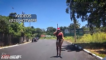 热妻noel在萨尔瓦多的交通中脱衣 - 圣诞版