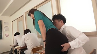 教育情色:小川玲子的亲密教学风格导致多次高潮