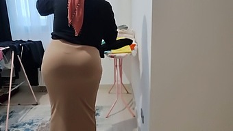 我痴迷于继母的大骚逼,渴望与它性交