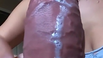 激烈的口交,面部射精和淋浴挑逗