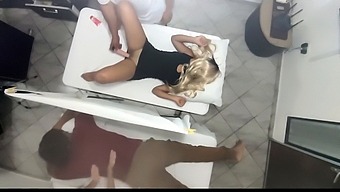 夫妻按摩变成了妻子与医生的情色邂逅