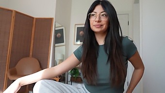 在爷爷的最后仪式中与继妹的意外邂逅