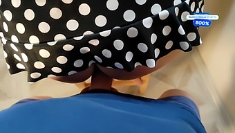 继妹的漂亮小逼里塞进一根大屌